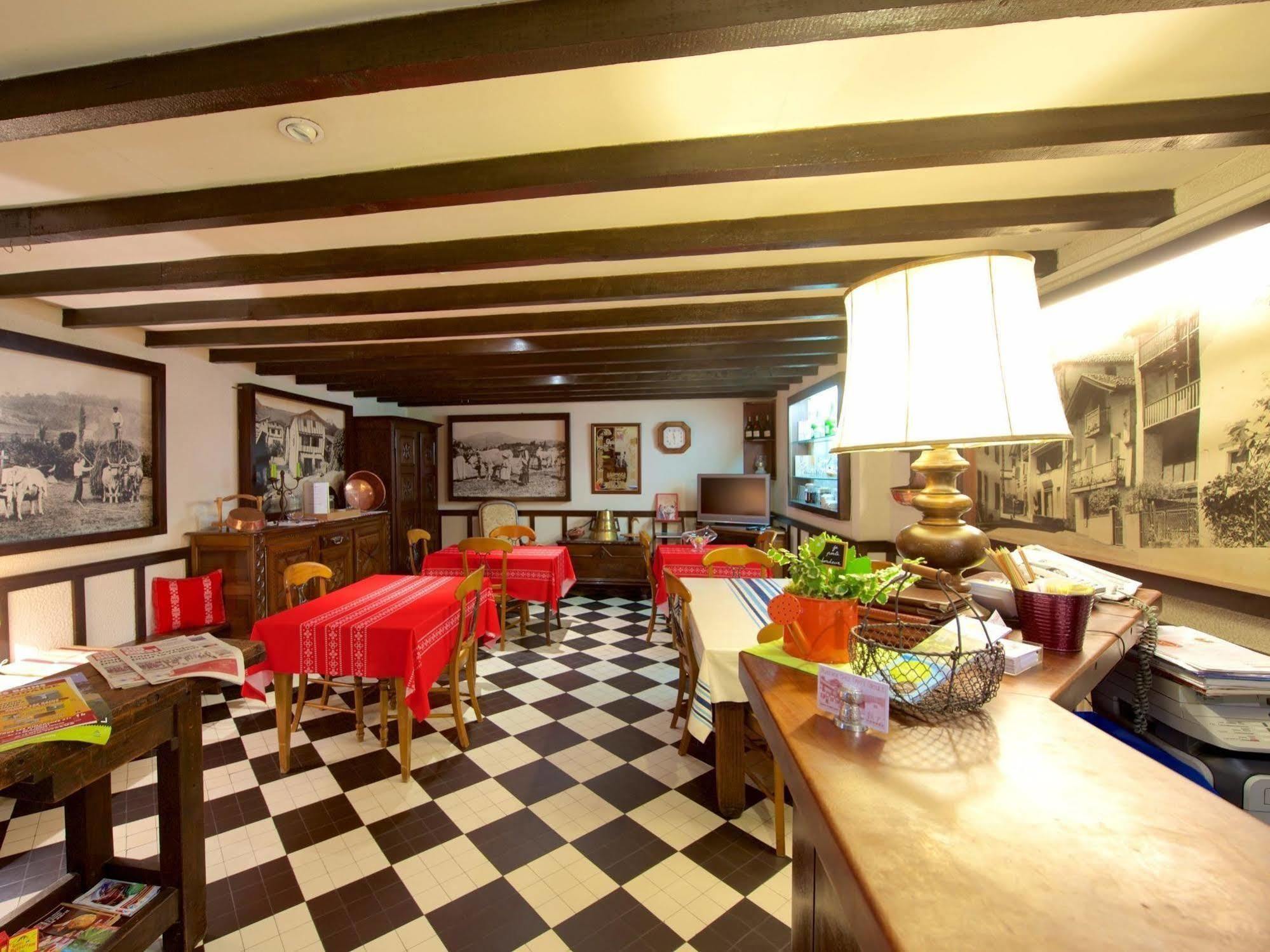 Auberge Chez Tante Ursule Cambo-les-Bains Dış mekan fotoğraf