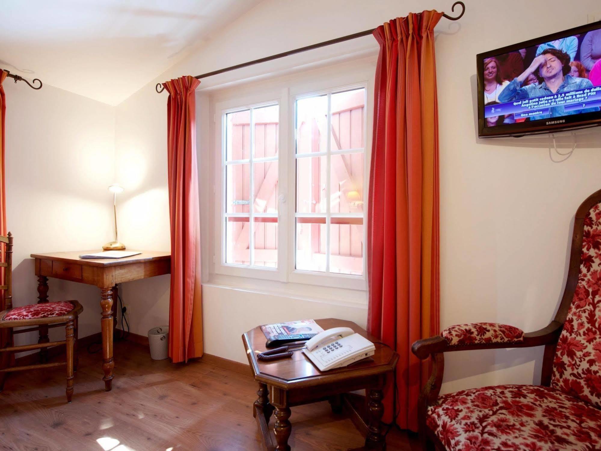 Auberge Chez Tante Ursule Cambo-les-Bains Dış mekan fotoğraf